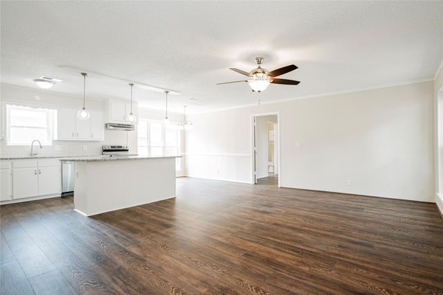1632 E Crestway Drive, West Tawakoni, TX 75474