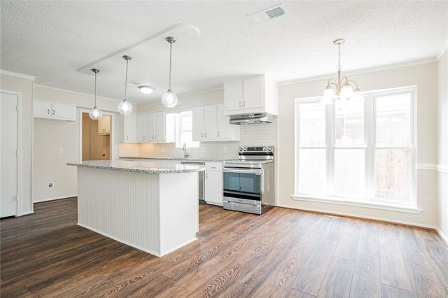 1632 E Crestway Drive, West Tawakoni, TX 75474