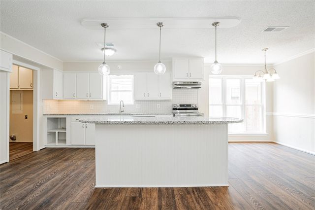 1632 E Crestway Drive, West Tawakoni, TX 75474