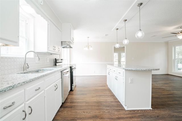 1632 E Crestway Drive, West Tawakoni, TX 75474