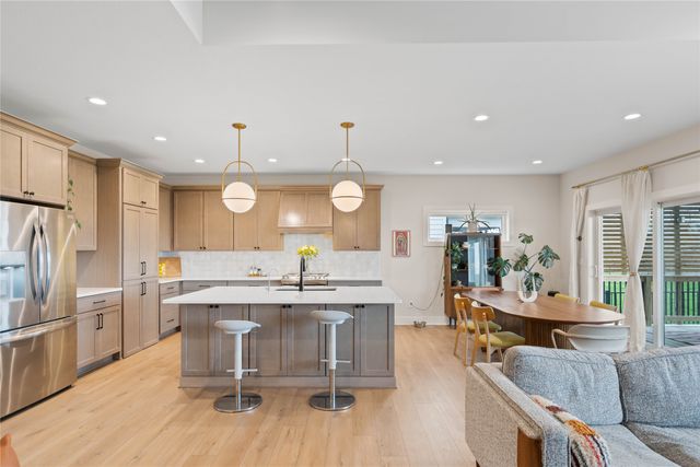 14737 Stonecrop Drive, Urbandale, IA 50323