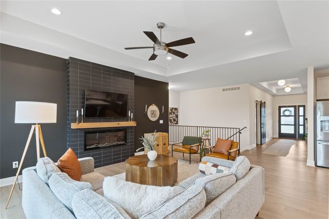 14737 Stonecrop Drive, Urbandale, IA 50323