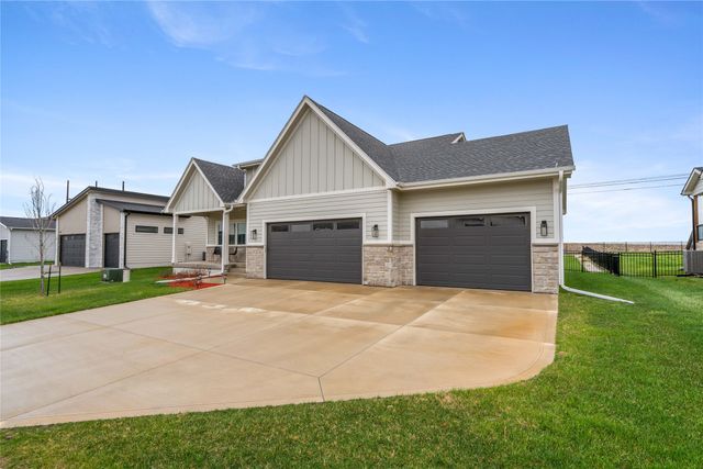 14737 Stonecrop Drive, Urbandale, IA 50323