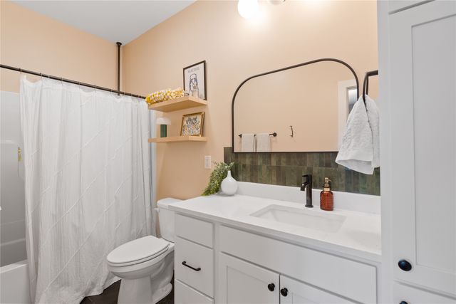 14737 Stonecrop Drive, Urbandale, IA 50323