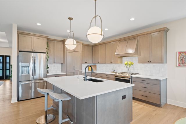 14737 Stonecrop Drive, Urbandale, IA 50323