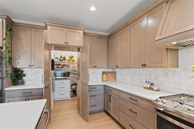 14737 Stonecrop Drive, Urbandale, IA 50323