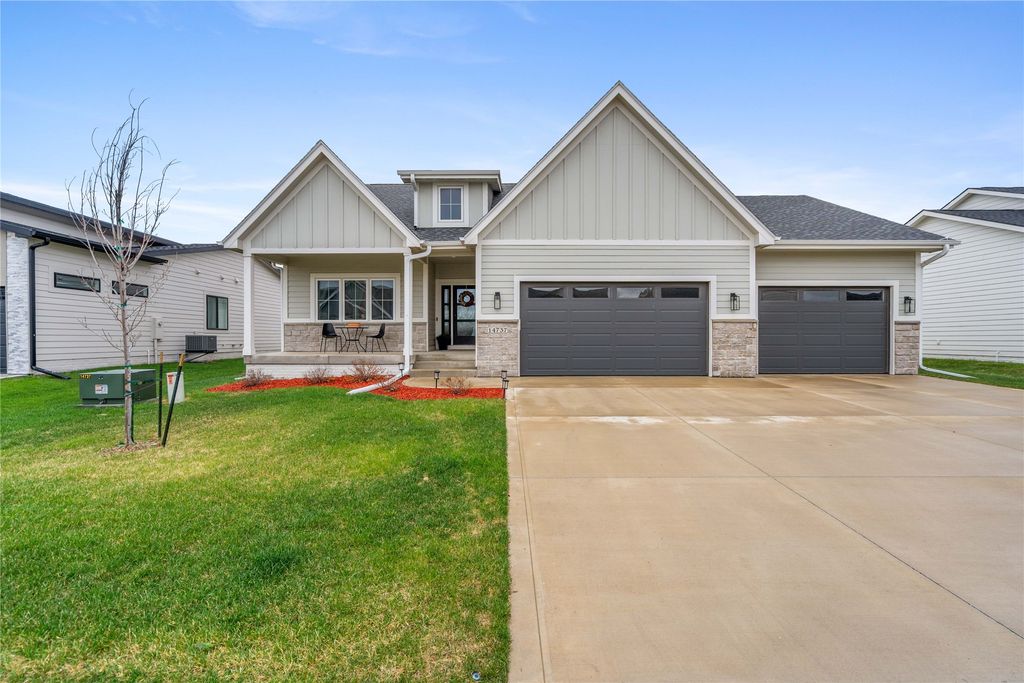 14737 Stonecrop Drive, Urbandale, IA 50323