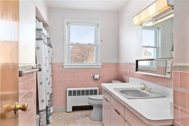 106 Wannamoisett Road, East Providence, RI 02914