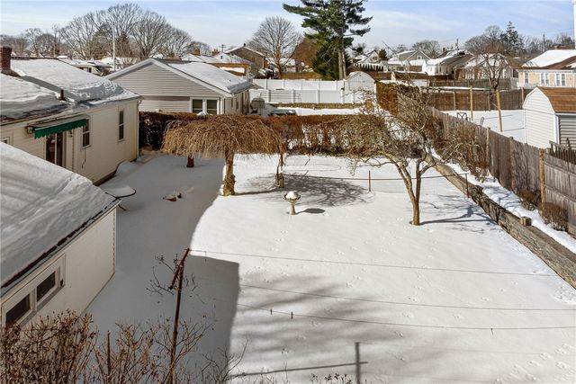 106 Wannamoisett Road, East Providence, RI 02914