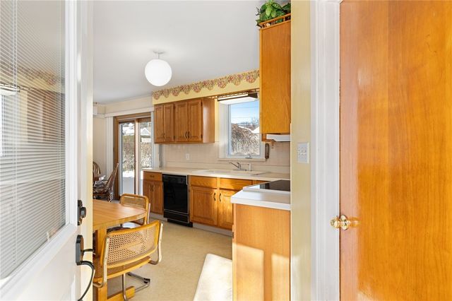 106 Wannamoisett Road, East Providence, RI 02914