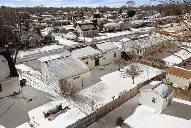 106 Wannamoisett Road, East Providence, RI 02914