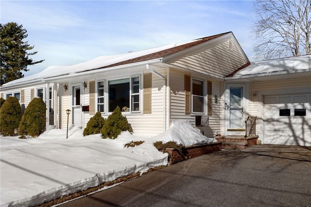 106 Wannamoisett Road, East Providence, RI 02914