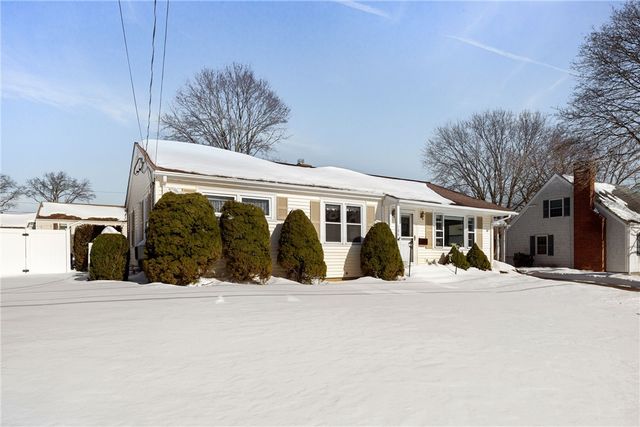 106 Wannamoisett Road, East Providence, RI 02914