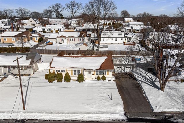 106 Wannamoisett Road, East Providence, RI 02914