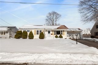 106 Wannamoisett Road, East Providence, RI 02914