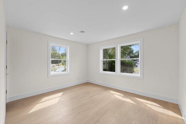 86 E 13th Street, South Huntington, NY 11746