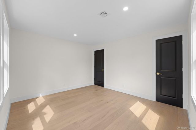 86 E 13th Street, South Huntington, NY 11746