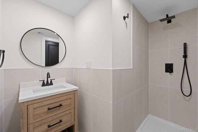 86 E 13th Street, South Huntington, NY 11746