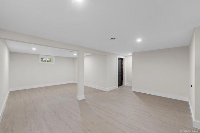 86 E 13th Street, South Huntington, NY 11746