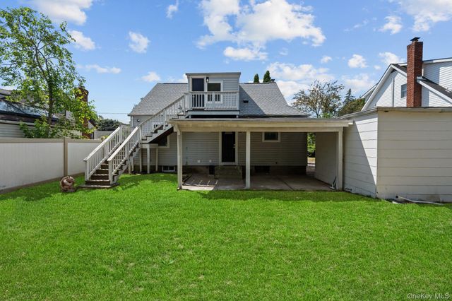 86 E 13th Street, South Huntington, NY 11746