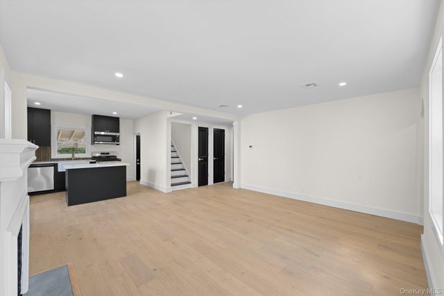86 E 13th Street, South Huntington, NY 11746