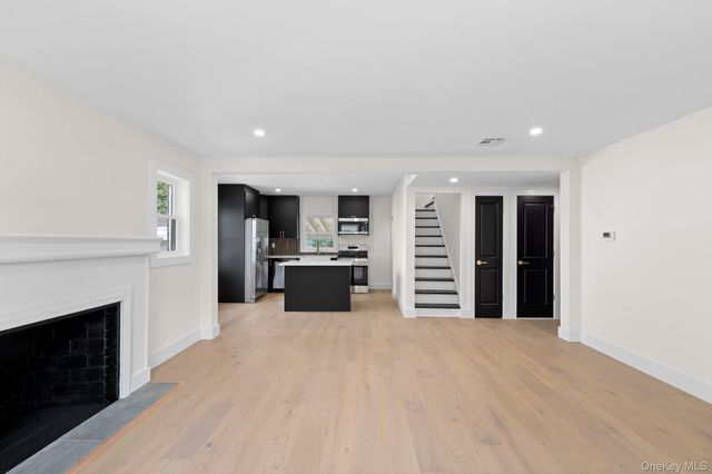 86 E 13th Street, South Huntington, NY 11746