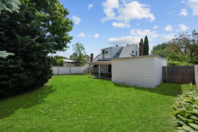 86 E 13th Street, South Huntington, NY 11746