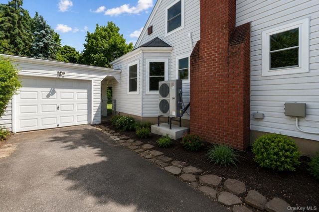 86 E 13th Street, South Huntington, NY 11746
