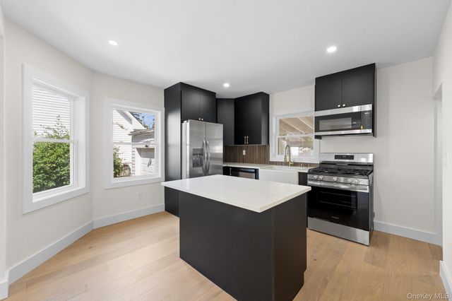 86 E 13th Street, South Huntington, NY 11746