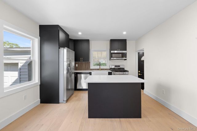 86 E 13th Street, South Huntington, NY 11746