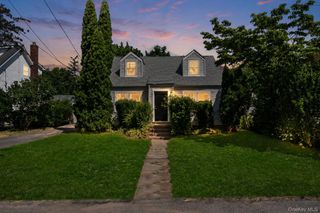 86 E 13th Street, South Huntington, NY 11746