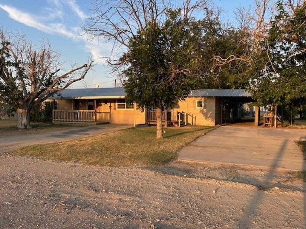 Image 1 of property listing at 812 Commerce St, Sterling City, TX 76951