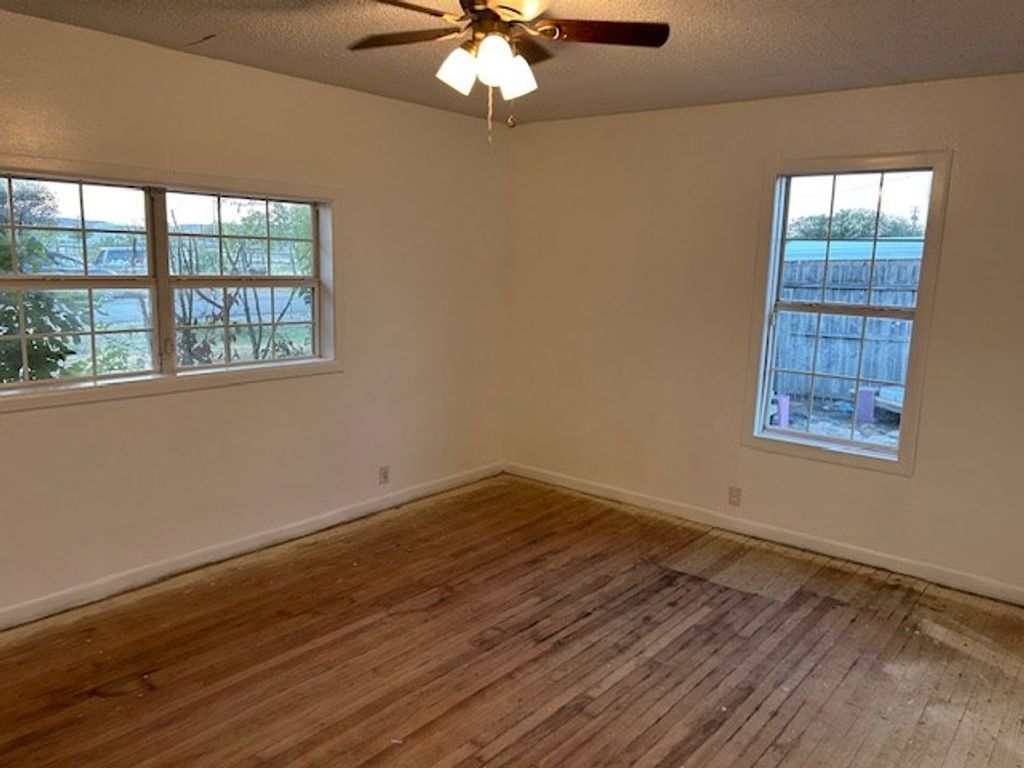 Image 15 of property listing at 812 Commerce St, Sterling City, TX 76951