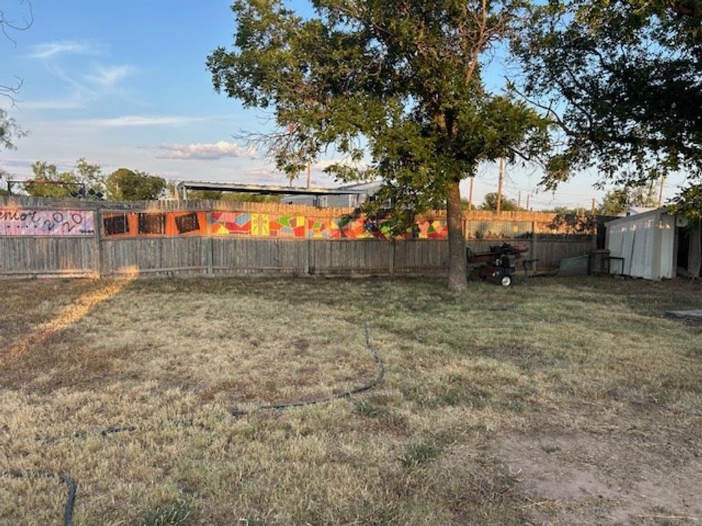 Image 22 of property listing at 812 Commerce St, Sterling City, TX 76951