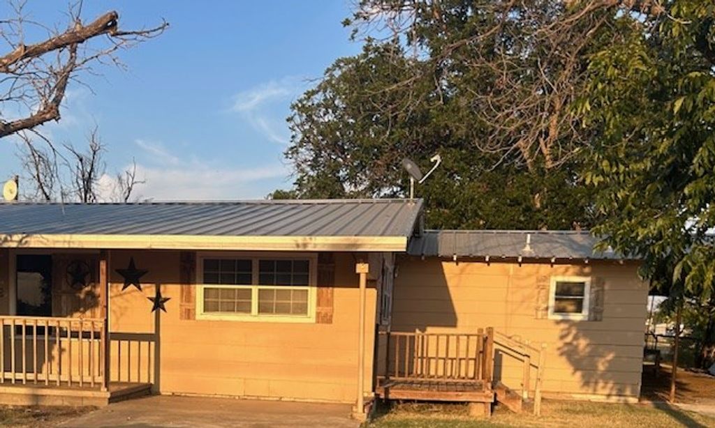 Image 24 of property listing at 812 Commerce St, Sterling City, TX 76951