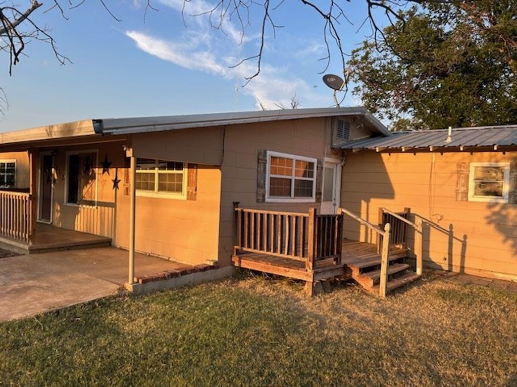 Image 26 of property listing at 812 Commerce St, Sterling City, TX 76951