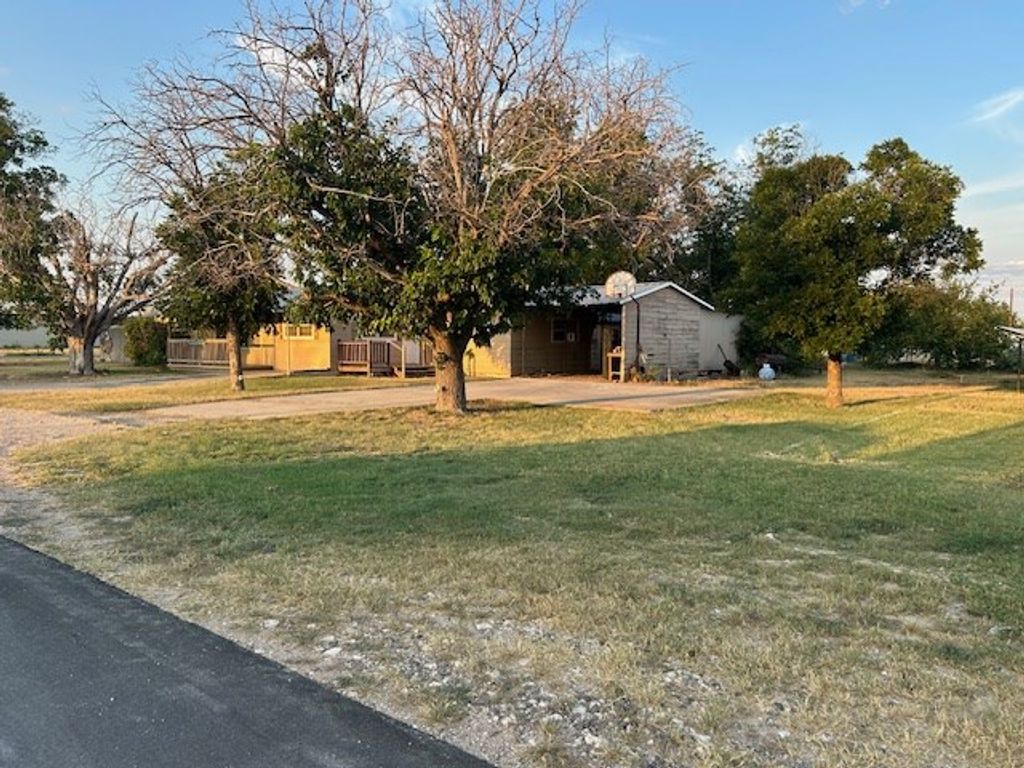 Image 3 of property listing at 812 Commerce St, Sterling City, TX 76951