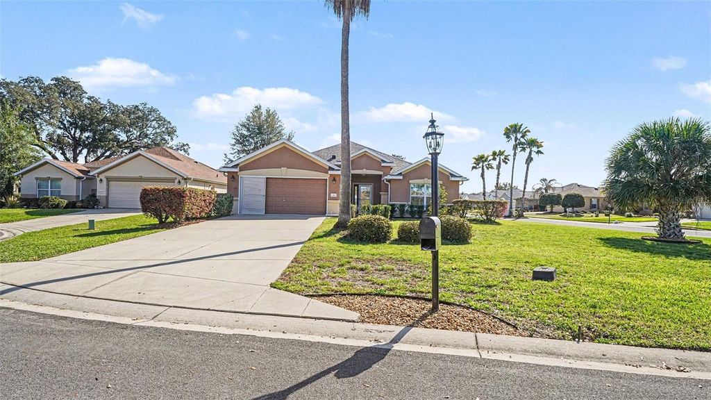 Image 1 of property listing at 13062 SE 89TH CIRCLE, Summerfield, FL 34491