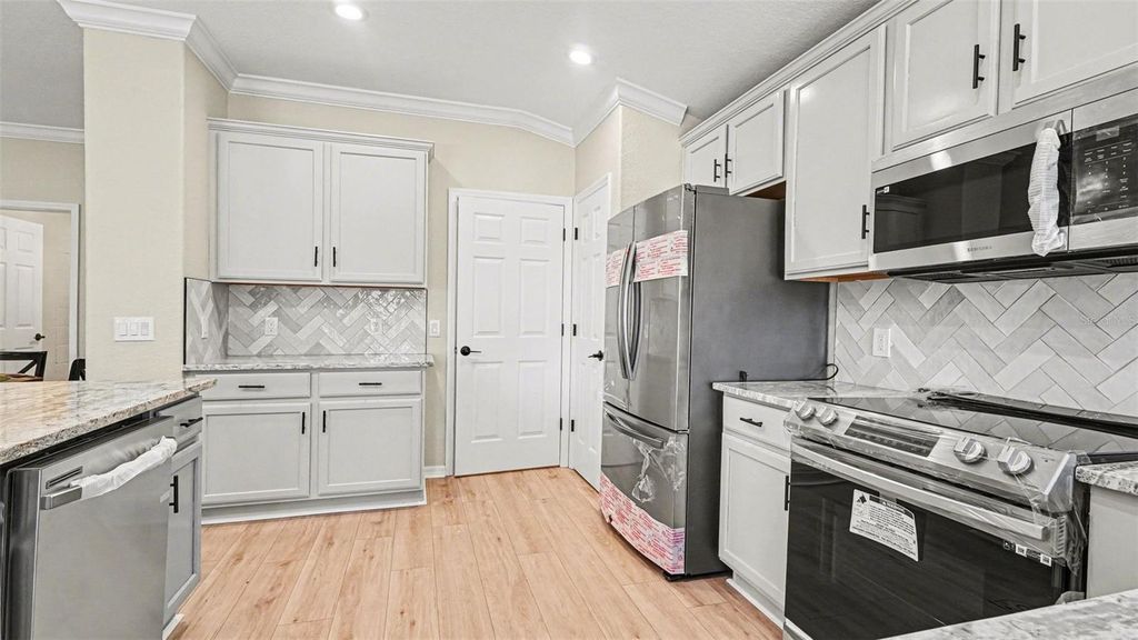 Image 12 of property listing at 13062 SE 89TH CIRCLE, Summerfield, FL 34491