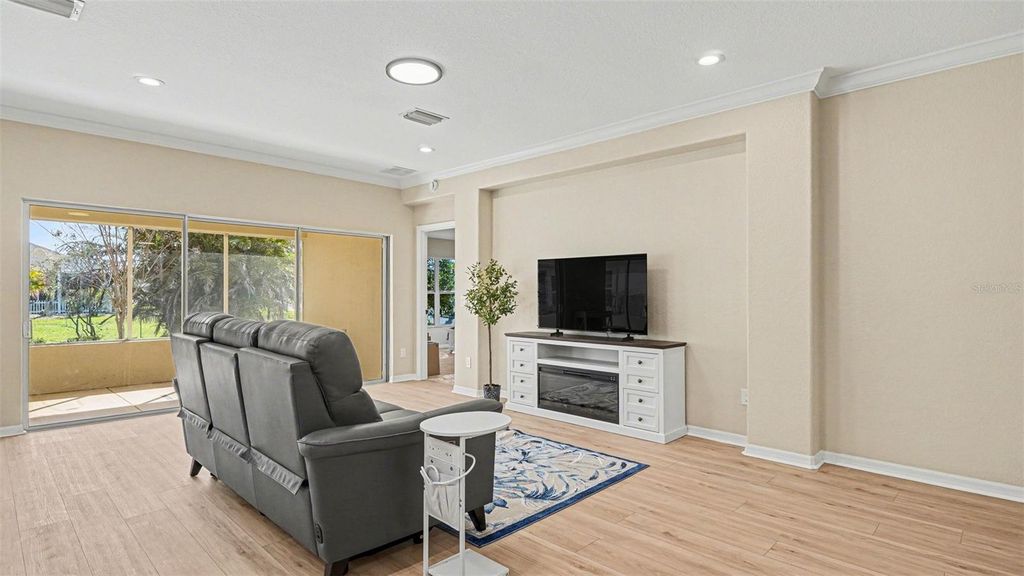 Image 6 of property listing at 13062 SE 89TH CIRCLE, Summerfield, FL 34491