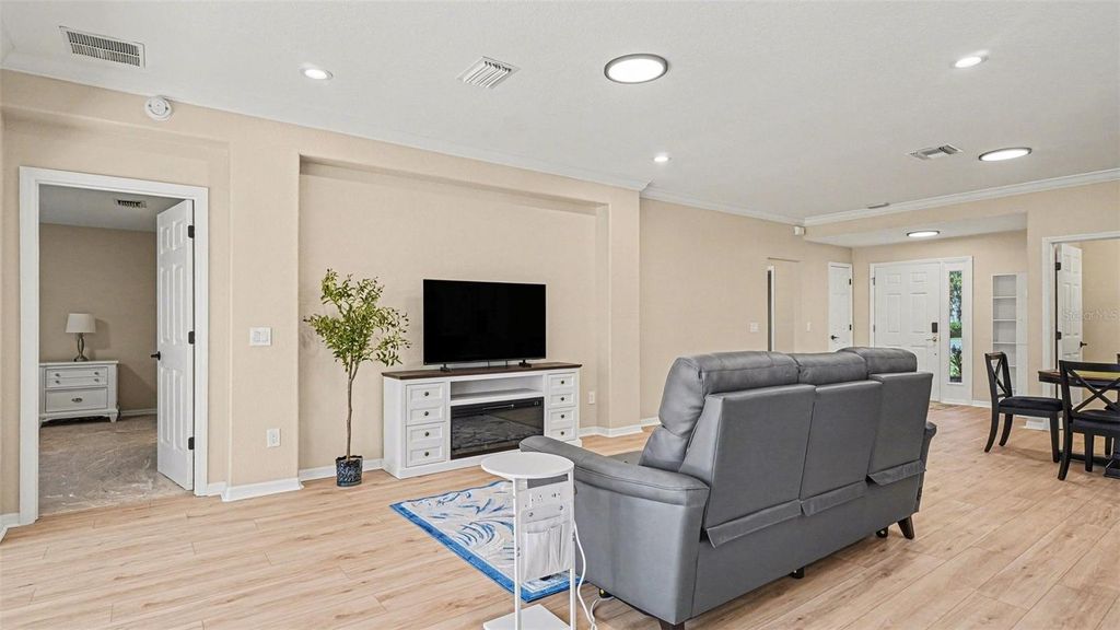 Image 7 of property listing at 13062 SE 89TH CIRCLE, Summerfield, FL 34491