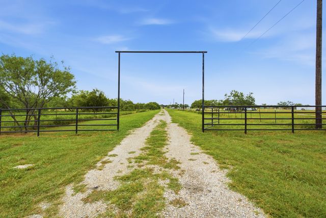 5599 S Fm 113, Millsap, TX 76066
