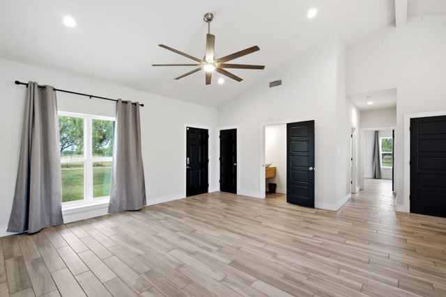 5599 S Fm 113, Millsap, TX 76066