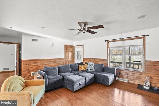 5162 WATERTANK RD, Glenville, PA 17329