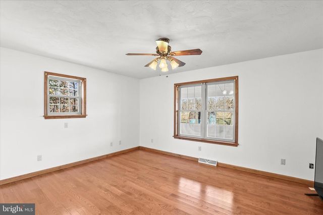 5162 WATERTANK RD, Glenville, PA 17329