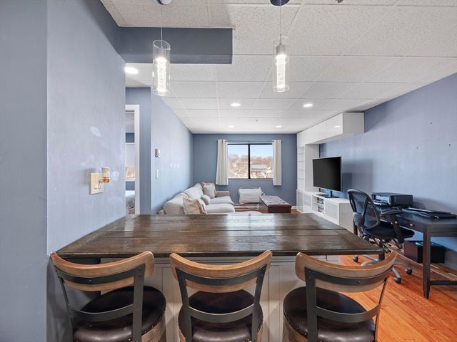 64 Foster St 403, Peabody, MA 01960