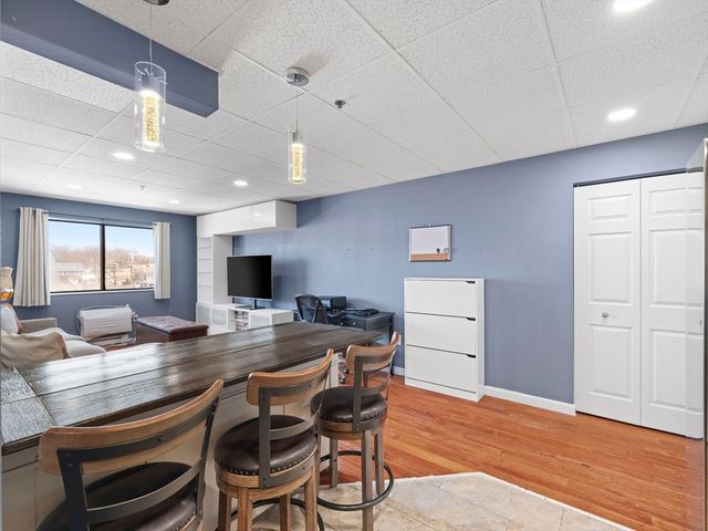 64 Foster St 403, Peabody, MA 01960