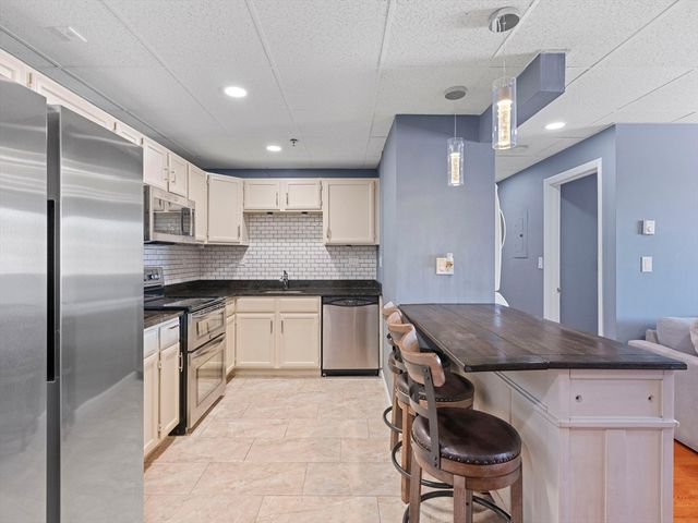 64 Foster St 403, Peabody, MA 01960