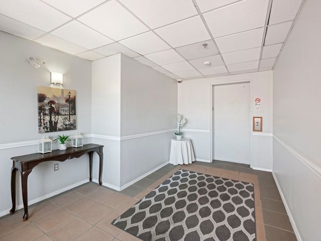 64 Foster St 403, Peabody, MA 01960