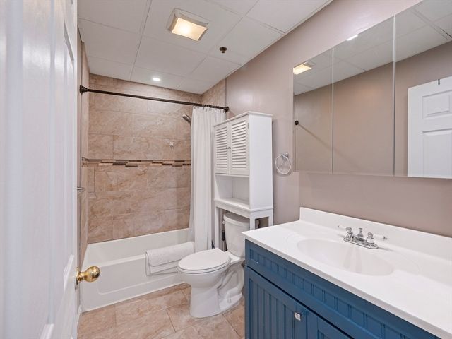 64 Foster St 403, Peabody, MA 01960